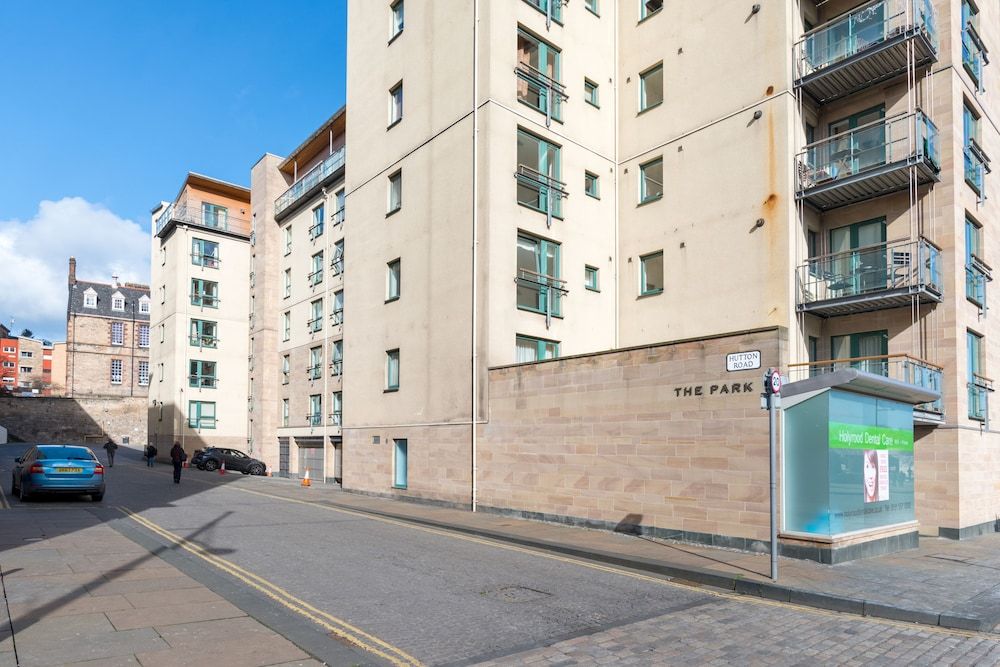 undefined Quirky 1 Bedroom Apartment Next to Holyrood Palace 2