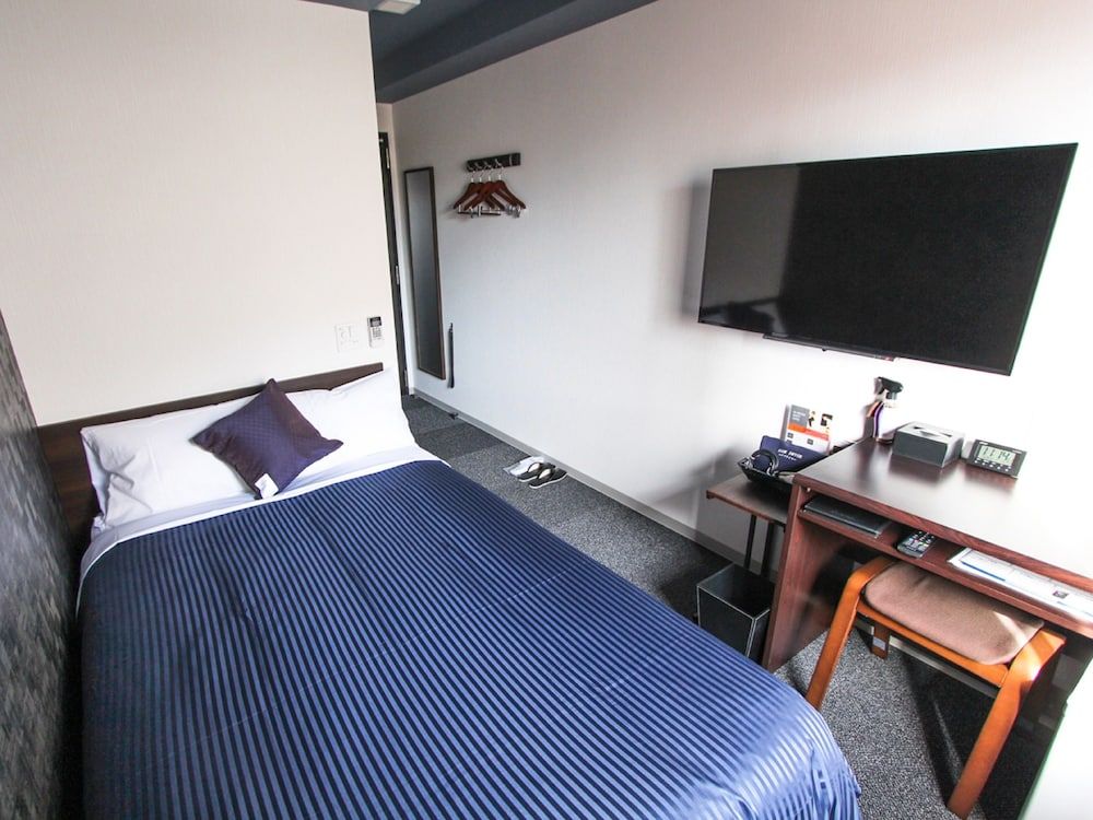 Single Room, Smoking