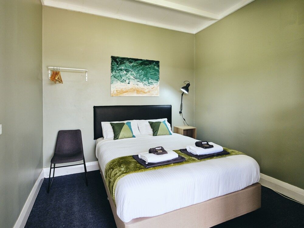 Queen Room, Shared Bathroom