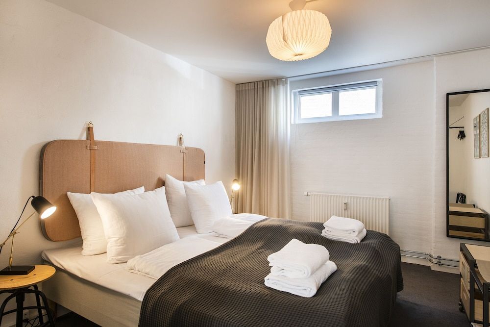 The Churchill apartments by Daniel&Jacob’s Design Apartment, 2 Bedrooms, Kitchen, Courtyard View (Amaliegade 43, Ground Floor) 2