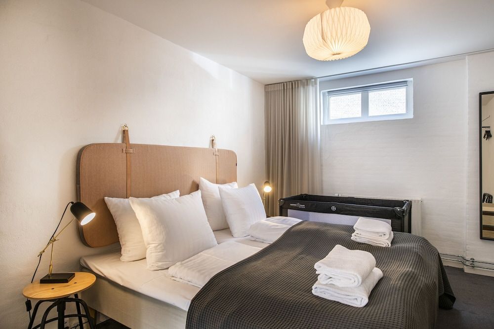 The Churchill apartments by Daniel&Jacob’s Design Apartment, 2 Bedrooms, Kitchen, Courtyard View (Amaliegade 43, Ground Floor) 6