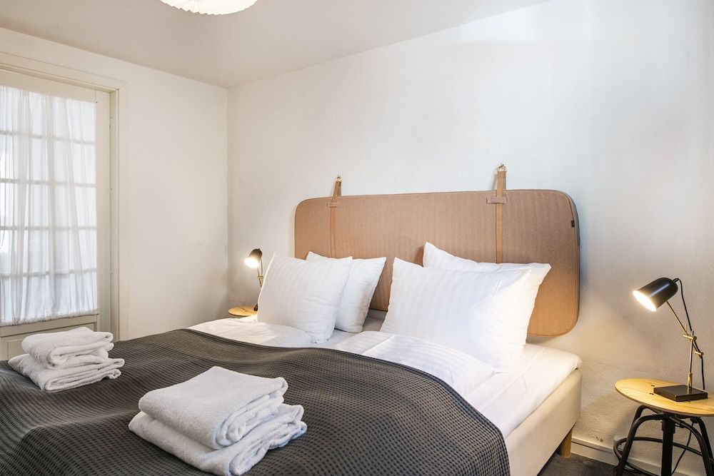 The Churchill apartments by Daniel&Jacob’s Design Apartment, 2 Bedrooms, Kitchen, Courtyard View (Amaliegade 43, Ground Floor) 4