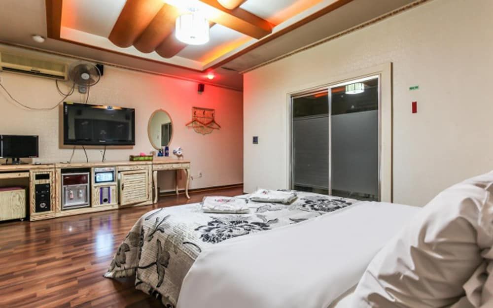 undefined Motel Nine 2