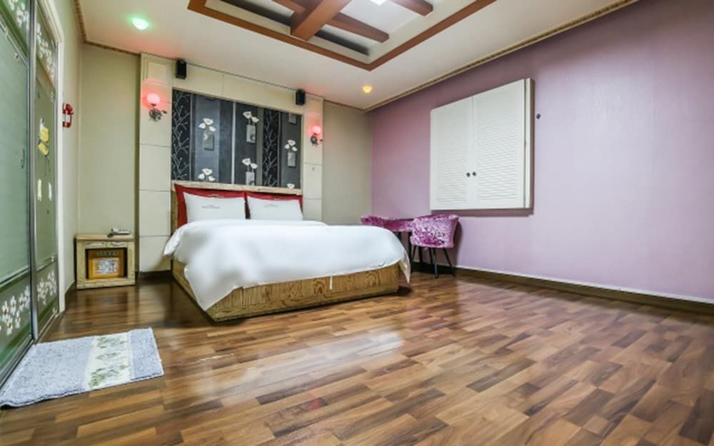 undefined Motel Nine 5