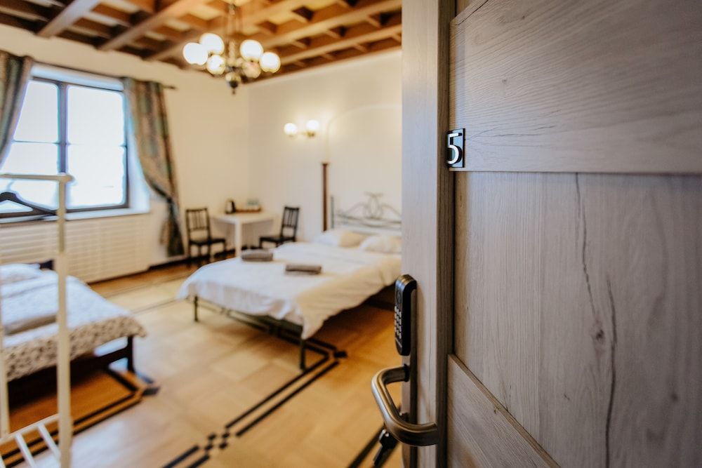 Green Wood Apartment Stara Ochota, 6th floor - no lift Triple Room, Shared Bathroom (1, no lift) 2