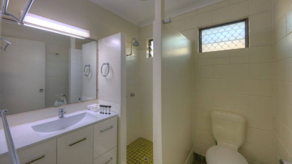 Billabong Lodge Motel Standard Family Room 2