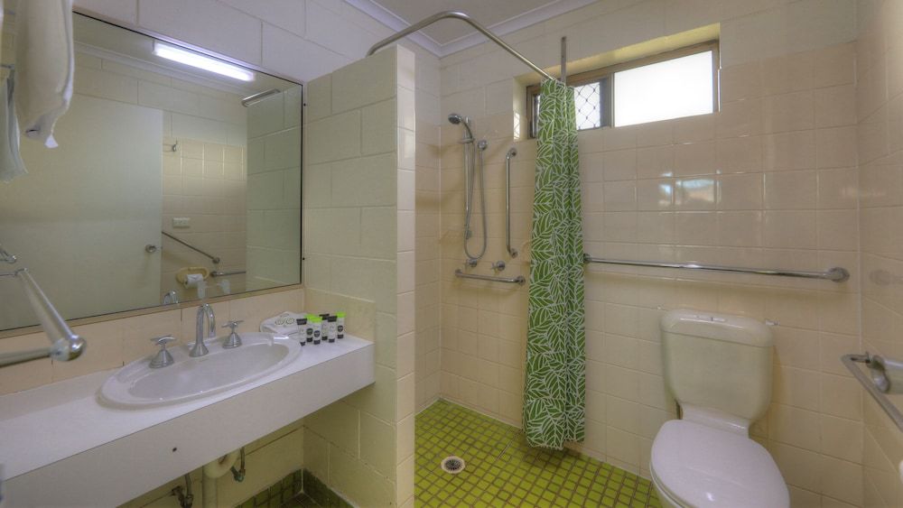 Billabong Lodge Motel Queen and Single Disability Access 2