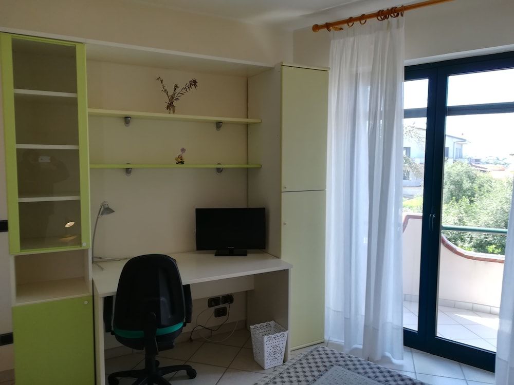 Deluxe Double Room, 1 Queen Bed, Private Bathroom, Partial Sea View