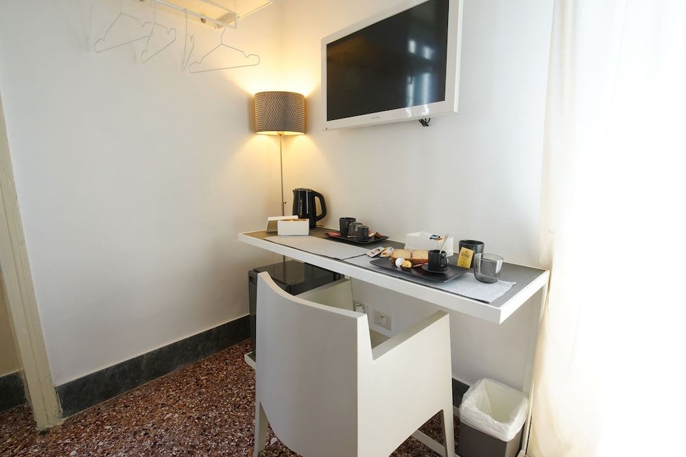 Le Stanze di Piazza Cairoli Honeymoon Double Room 6