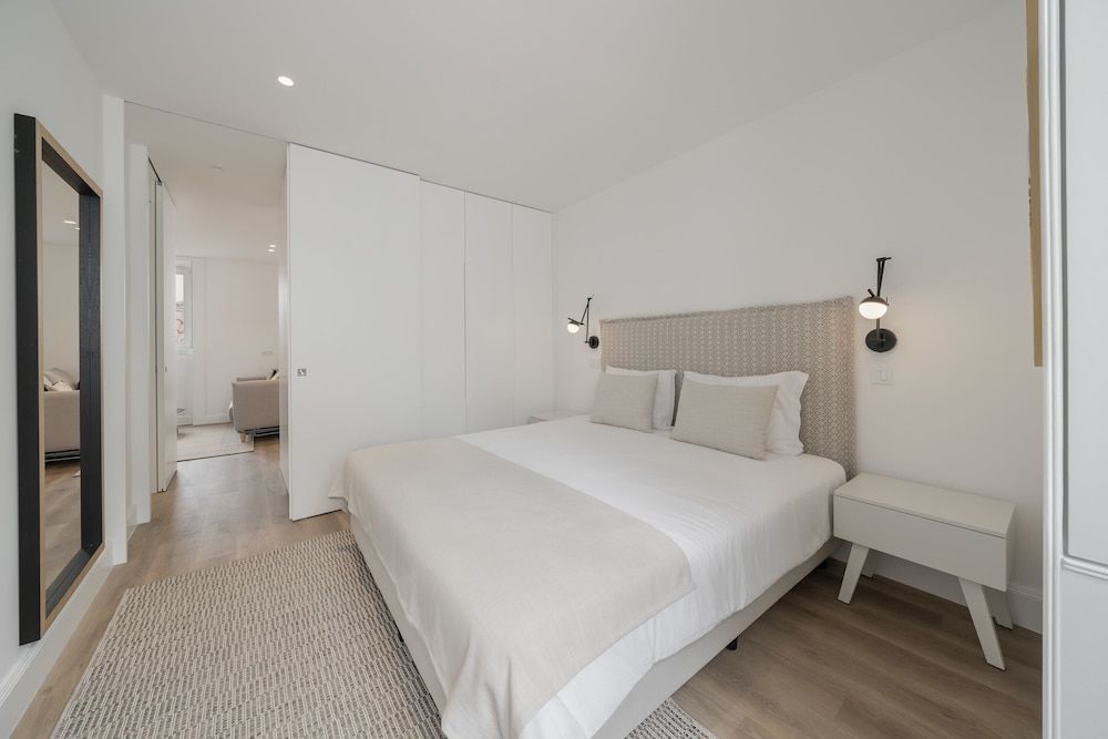 City Apartment, 1 Queen Bed with Sofa bed