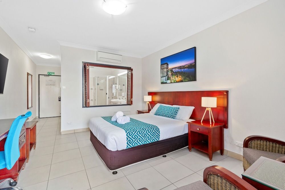 Deluxe Room, 1 Queen Bed, Bathtub