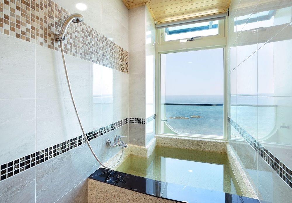 FishHome 15 (NO ELEVATOR, Children under six years old are not allowed) Family Suite, 2 Double Beds, Ocean View, Sea Facing 7