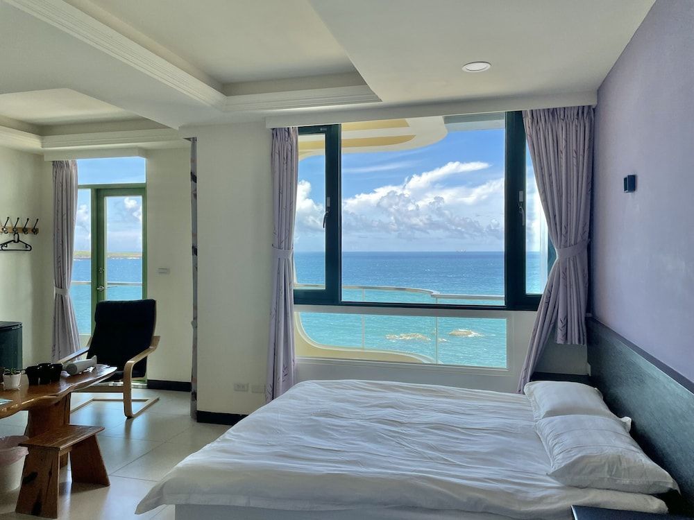 FishHome 15 (NO ELEVATOR, Children under six years old are not allowed) Family Suite, 2 Double Beds, Ocean View, Sea Facing 2