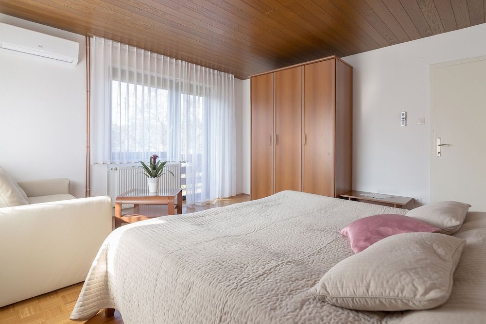 Apartments Fine Stay Bled Premium Apartment, 2 Bedrooms, Mountain View 4