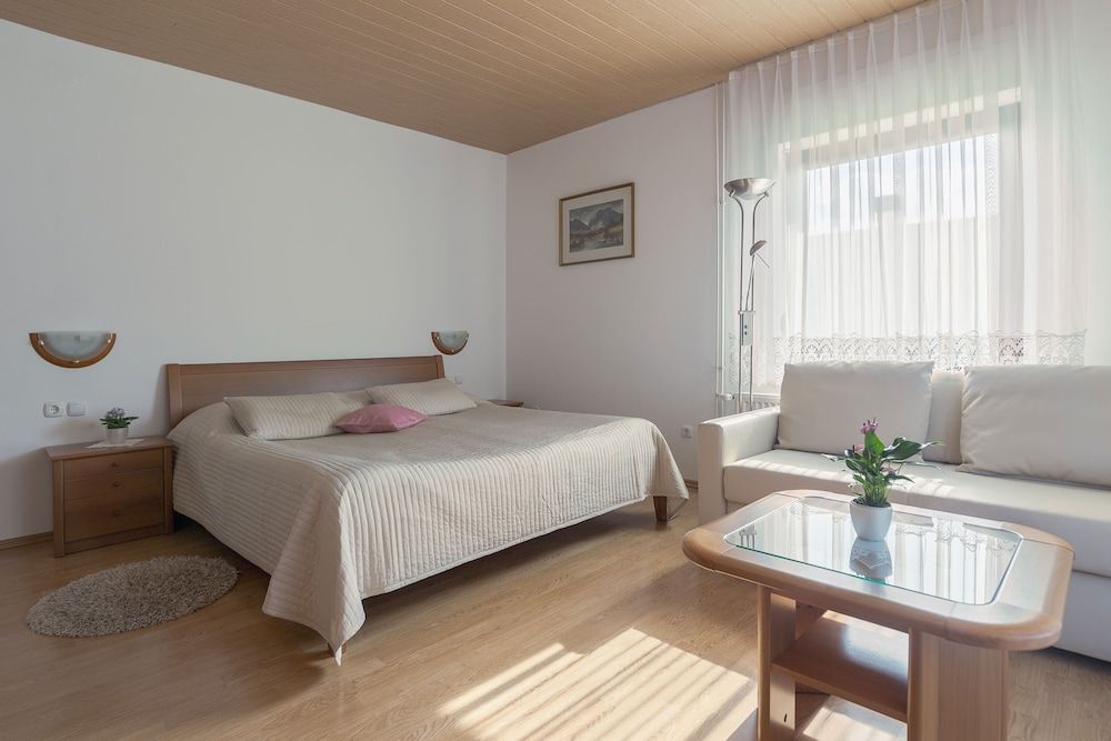 Apartments Fine Stay Bled Comfort Apartment, 2 Bedrooms 3