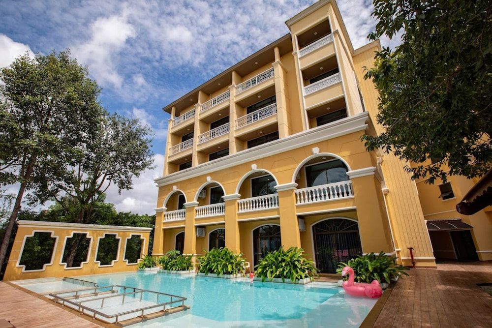 undefined ROYAL PINEAPPLE HOTEL | A Welcome to Wealth and Good Fortune 5