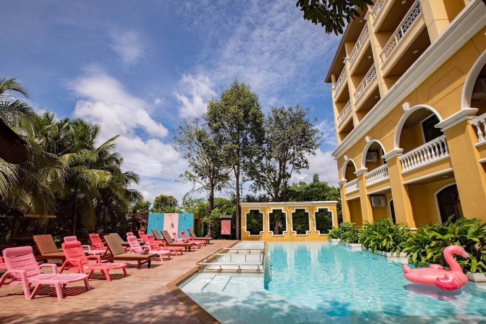 undefined ROYAL PINEAPPLE HOTEL | A Welcome to Wealth and Good Fortune