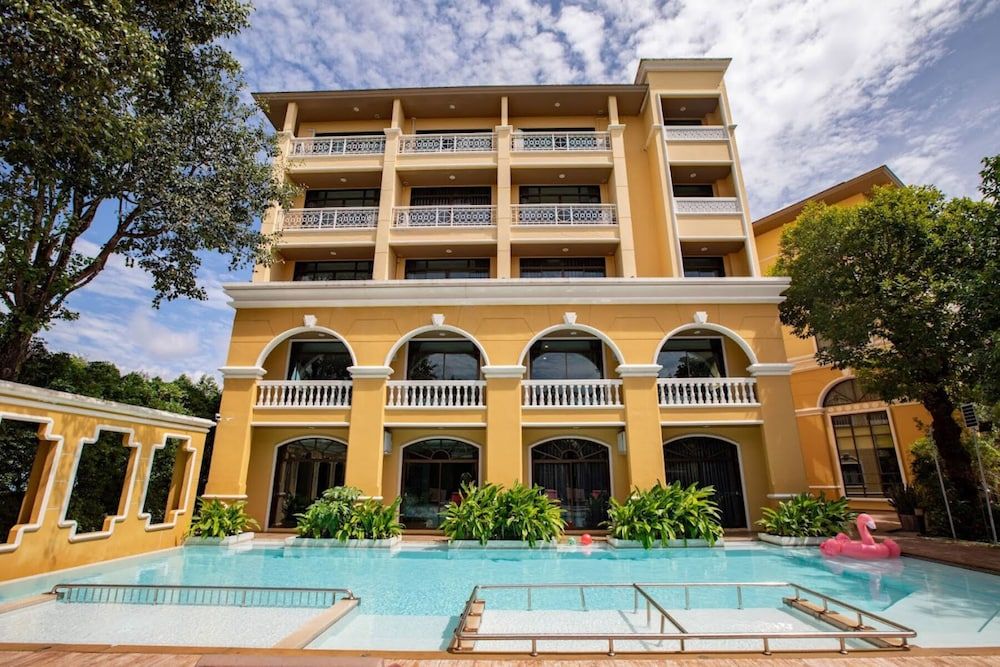 undefined ROYAL PINEAPPLE HOTEL | A Welcome to Wealth and Good Fortune 4