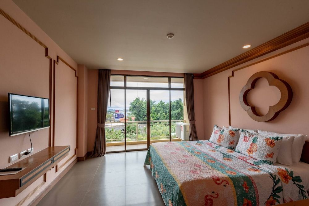 ROYAL PINEAPPLE HOTEL | A Welcome to Wealth and Good Fortune Deluxe Town View  Free Bus & Free 24hr Co-Working Space 3