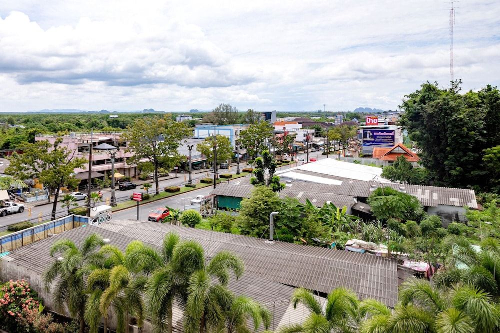 ROYAL PINEAPPLE HOTEL | A Welcome to Wealth and Good Fortune Deluxe Town View  Free Bus & Free 24hr Co-Working Space 4