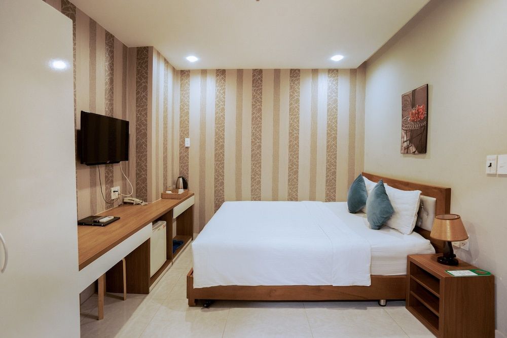 C'Lavie Hotel - Saigon Airport Hotel Standard Double Room, Non Smoking, No Windows 5