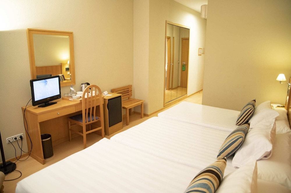 Alda Castelao Triple Room (3 Adults) 2