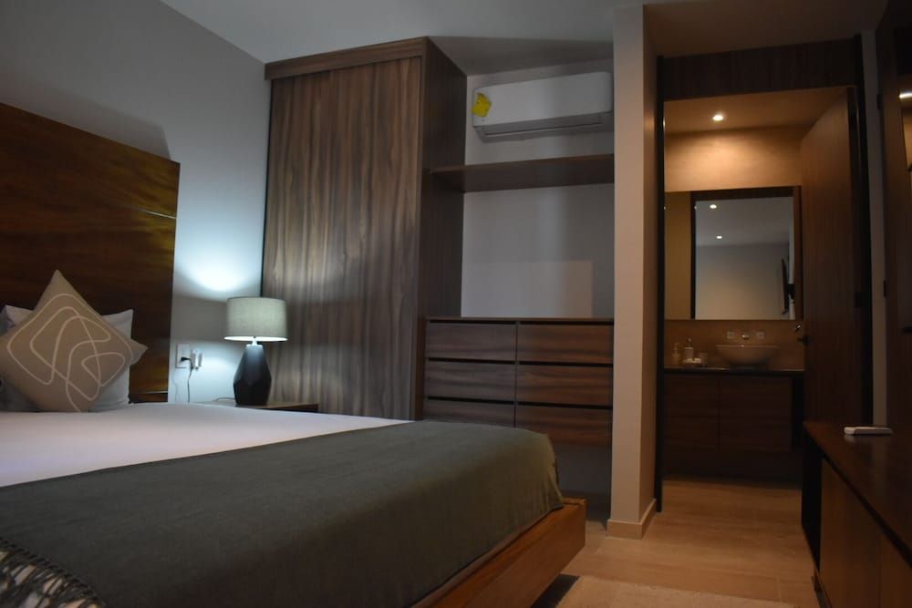 Kaab South Beach by The Spot Rentals Luxury Room 9