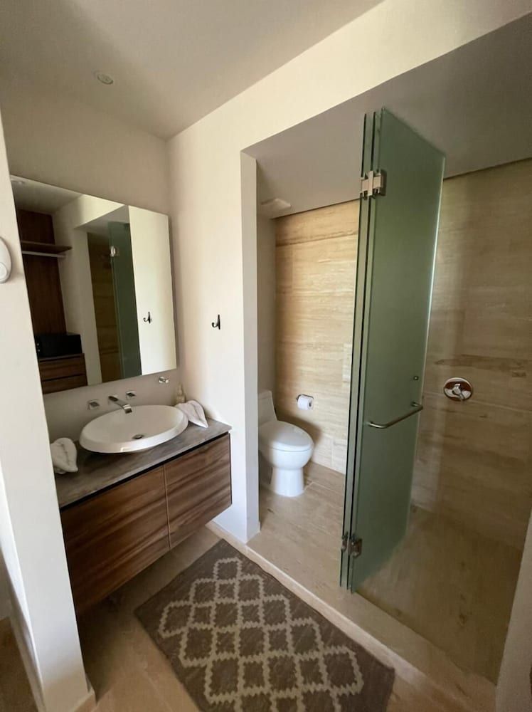 Kaab South Beach by The Spot Rentals Luxury Loft, 1 Bedroom, Balcony, Garden View 14