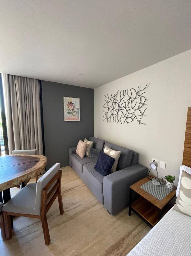 Kaab South Beach by The Spot Rentals Luxury Loft, 1 Bedroom, Balcony, Garden View 12