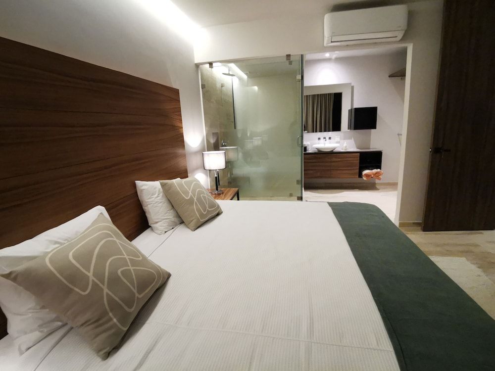 Luxury Apartment, 1 Bedroom, Balcony, City View