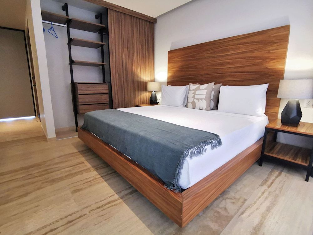 Kaab South Beach by The Spot Rentals Luxury Loft, 1 Bedroom, Balcony, Garden View 10