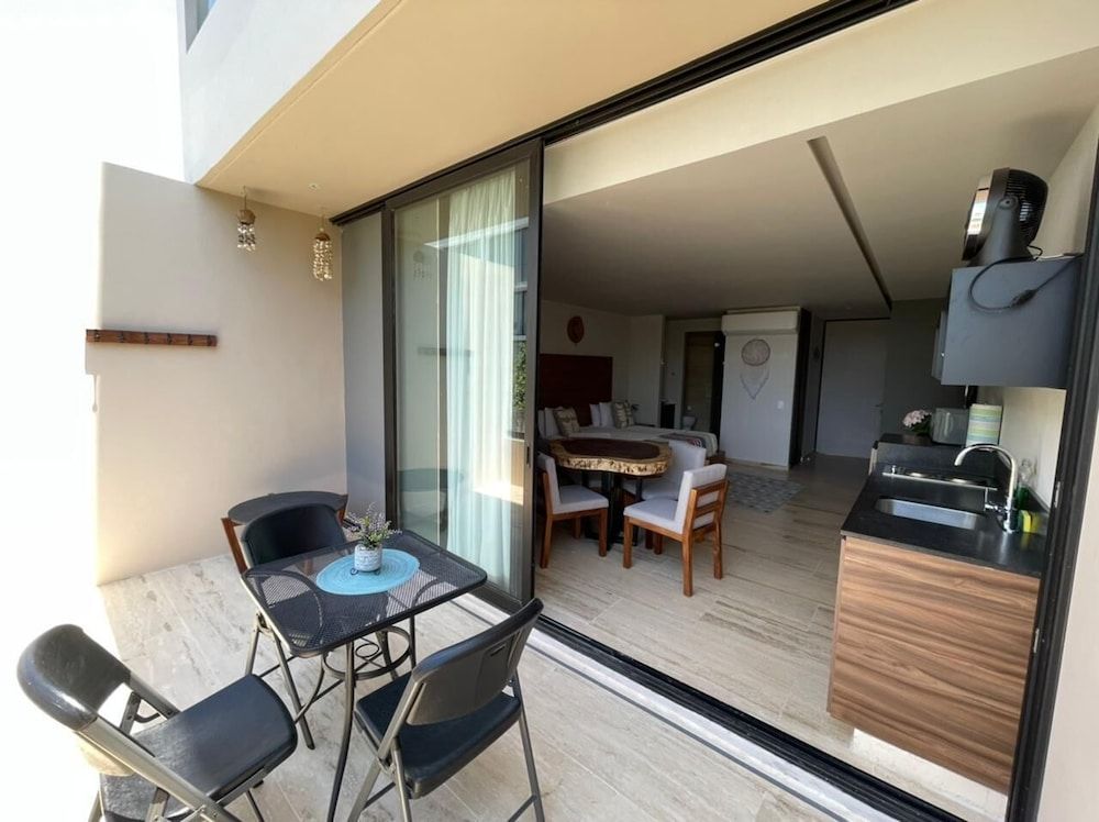 Kaab South Beach by The Spot Rentals Luxury Loft, 1 Bedroom, Balcony, Garden View 13