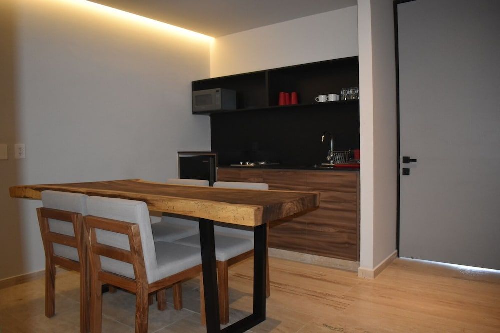 Kaab South Beach by The Spot Rentals Luxury Loft, 1 Bedroom, Balcony, Garden View 17