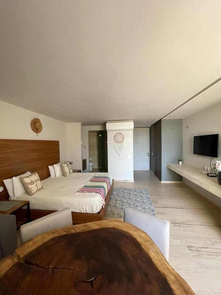 Kaab South Beach by The Spot Rentals Luxury Loft, 1 Bedroom, Balcony, Garden View 4