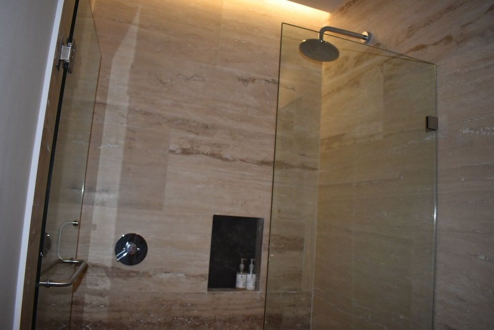 Kaab South Beach by The Spot Rentals Luxury Room 17