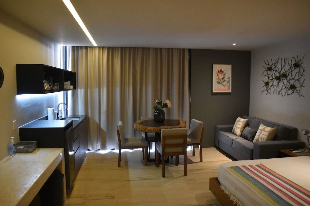 Kaab South Beach by The Spot Rentals Luxury Loft, 1 Bedroom, Balcony, Garden View 15