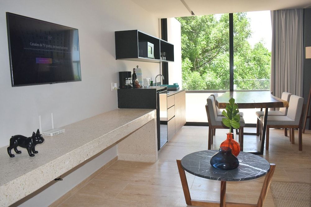 Kaab South Beach by The Spot Rentals Luxury Loft, 1 Bedroom, Balcony, Garden View 20
