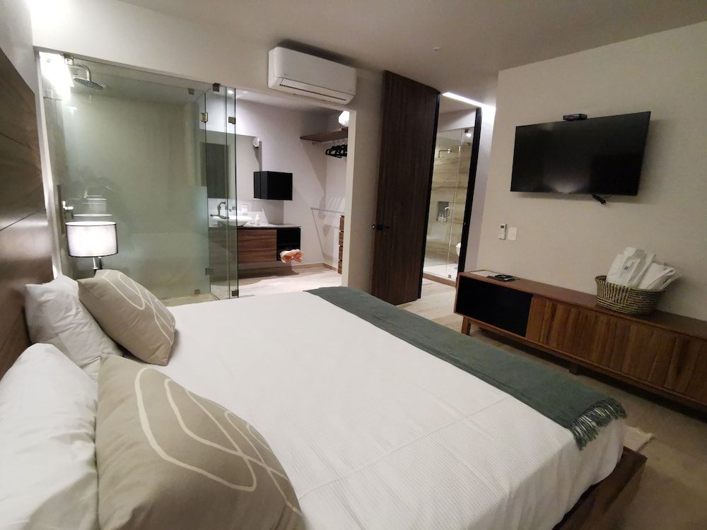 Luxury Apartment, 1 Bedroom, Balcony, City View