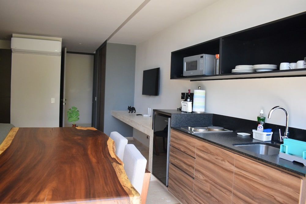 Kaab South Beach by The Spot Rentals Luxury Loft, 1 Bedroom, Balcony, Garden View 16