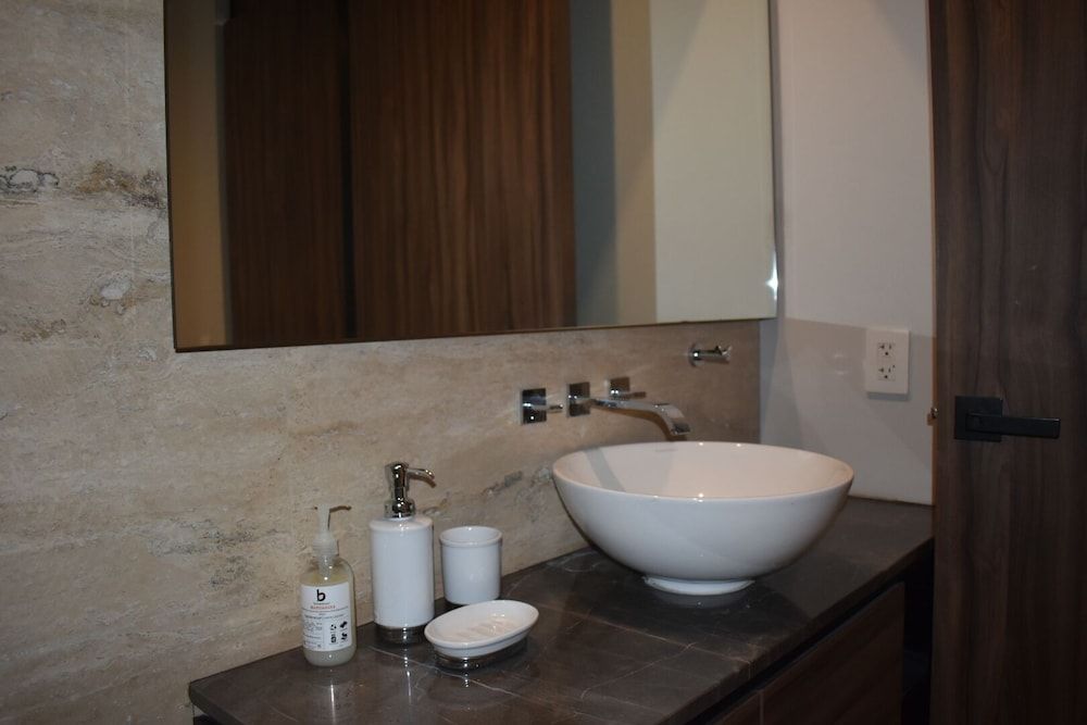 Kaab South Beach by The Spot Rentals Luxury Room 13