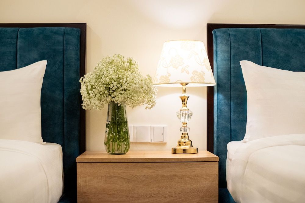 undefined Sandals Flora Hotel 2