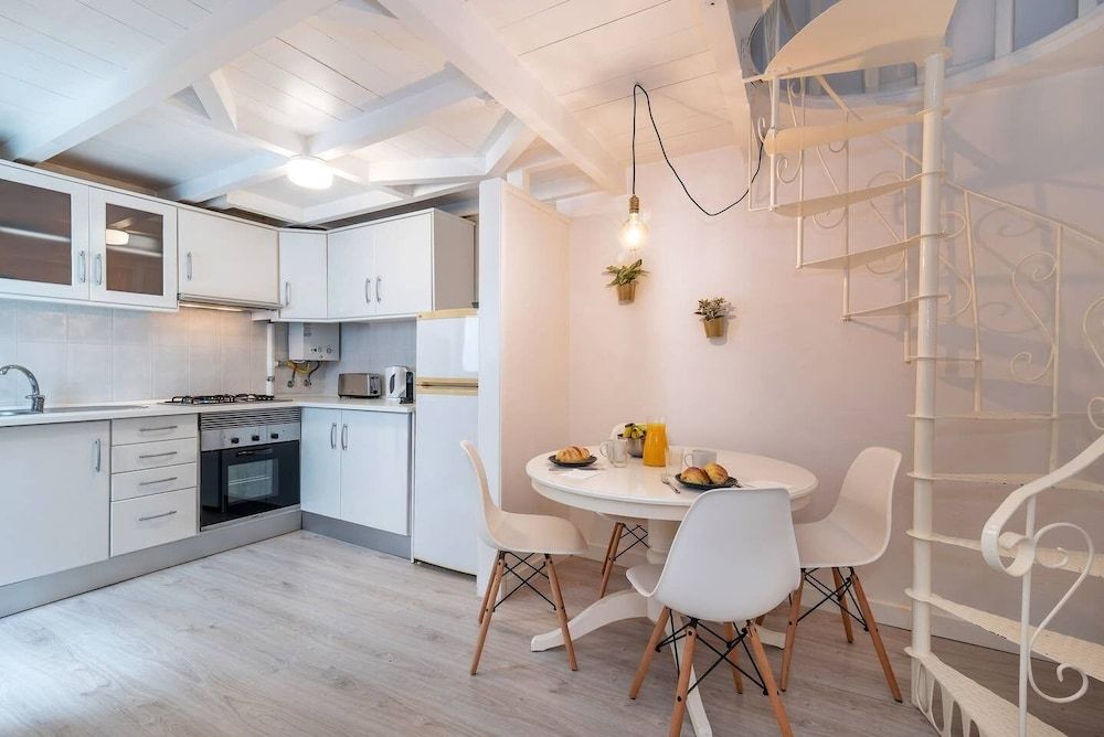 undefined Urban &Trendy Duplex close to Lx Factory 8