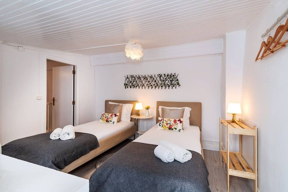 undefined Urban &Trendy Duplex close to Lx Factory 5