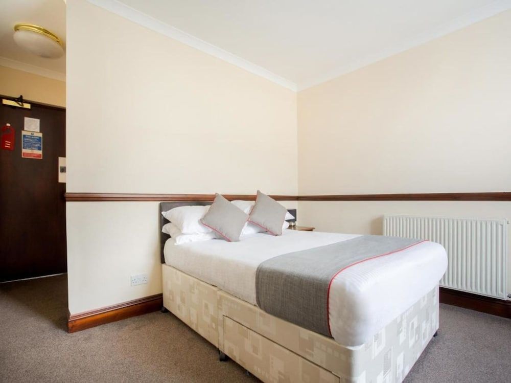 The Brunel Deluxe Double Room, Ensuite 2