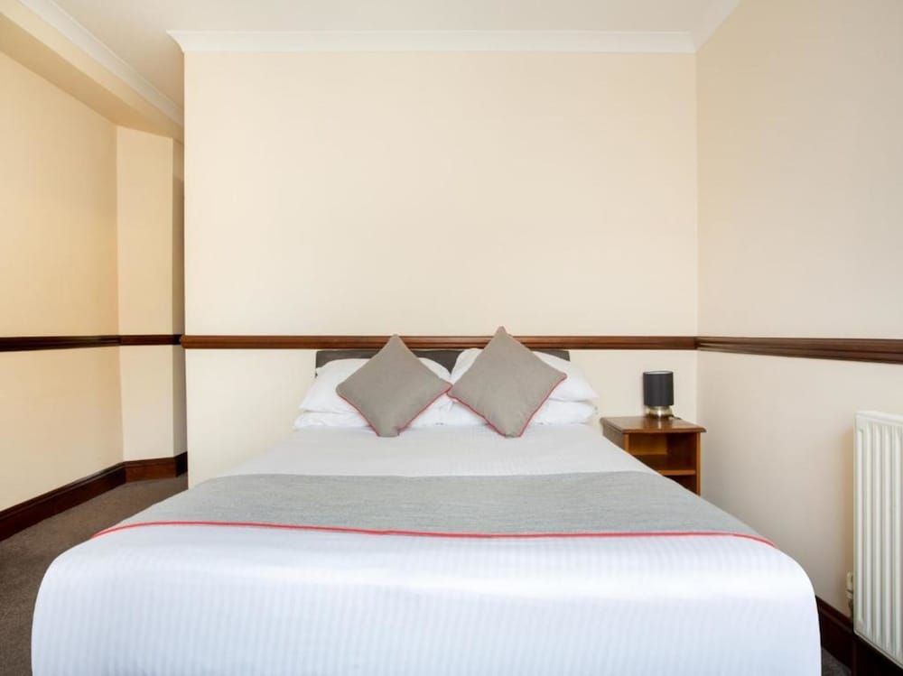 The Brunel Deluxe Double Room, Ensuite 4