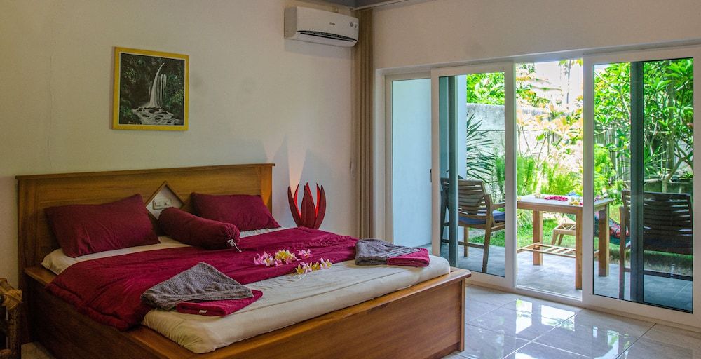 Senggigi Homes & Apartments Deluxe Apartment, 2 Bedrooms, Kitchen, Pool View 2