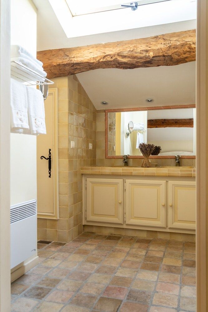 Château les Crostes Classic Room 5