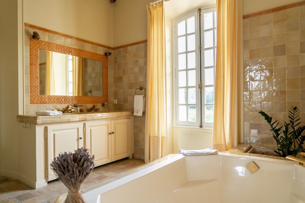 Château les Crostes Classic Suite 8