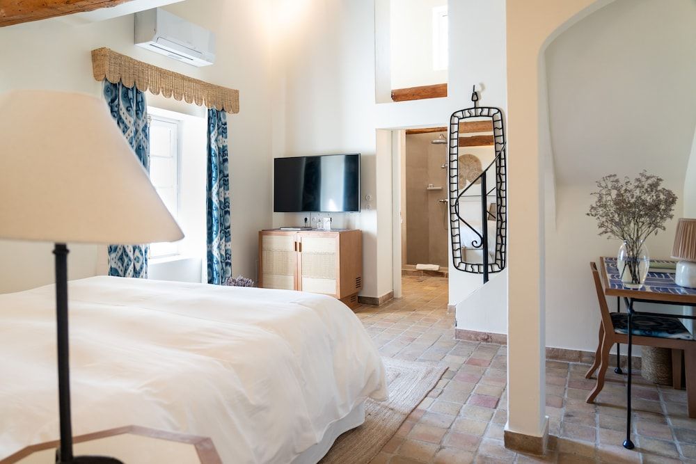 Château les Crostes Family Suite 3