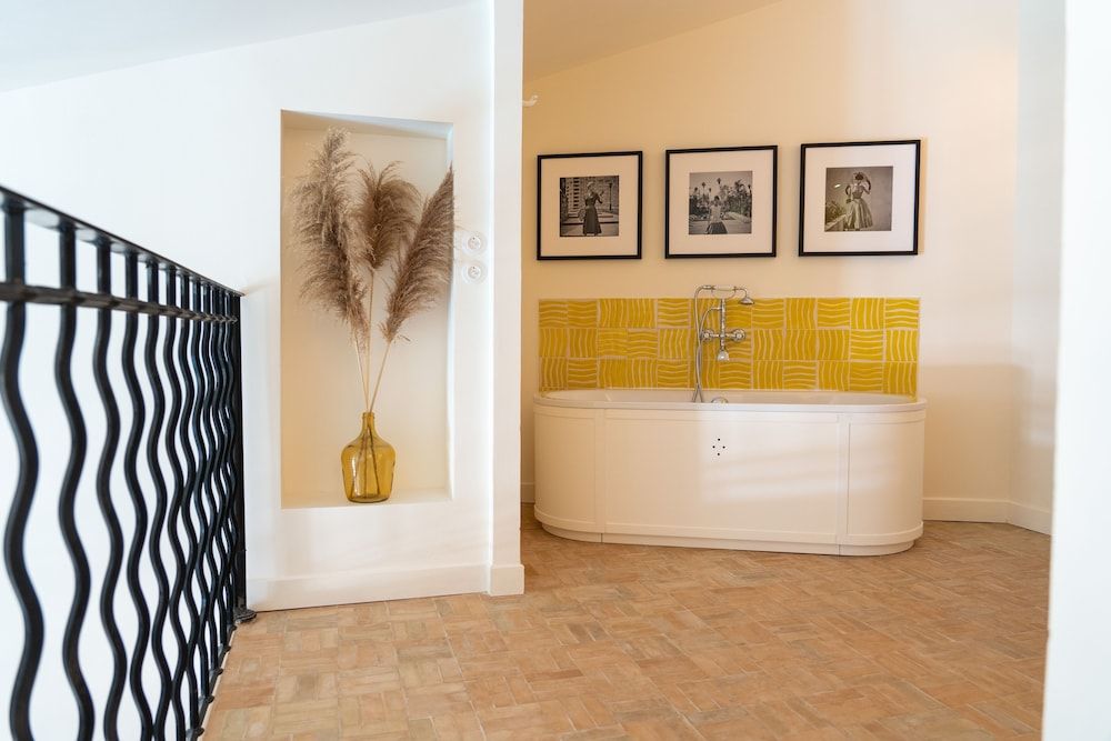 Château les Crostes Family Suite 8